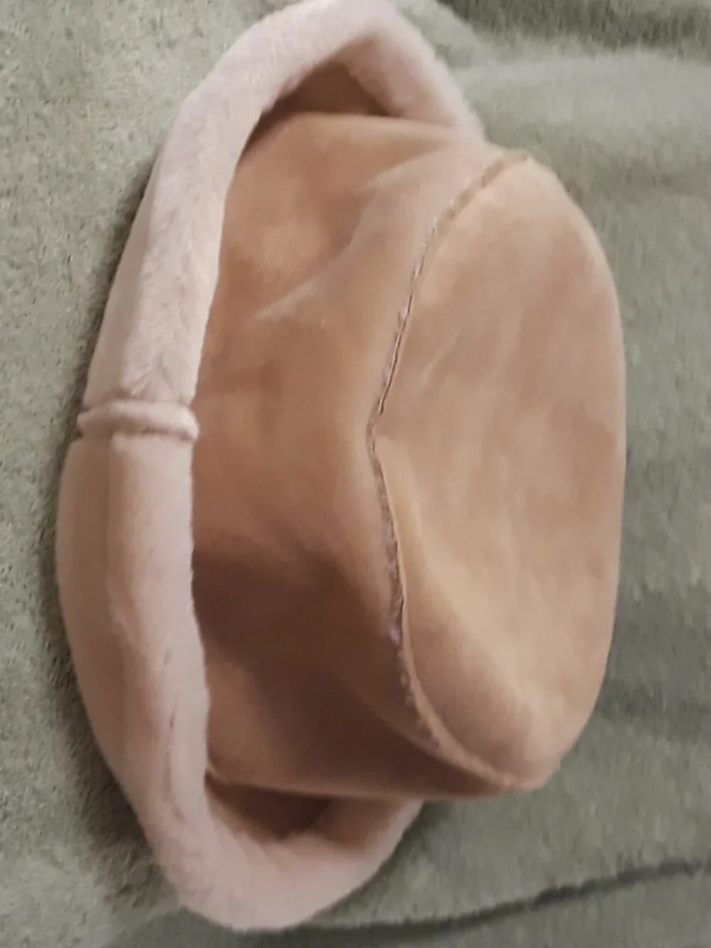 NWOT David & Young Tan & Cream Cozy Chic Faux Fur/Shearling Brim Bucket Hat 22